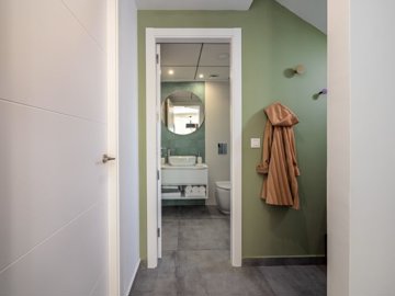 6f9e98a66f0e557f5da519bff47bb49c