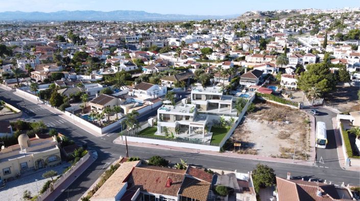 Image No.17-3 Bed Villa for sale