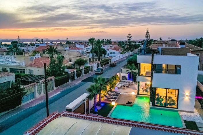 Image No.8-4 Bed Villa for sale