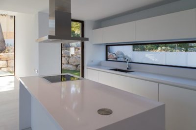 323c2f7e0e8a29bfeaec6c6f36549996