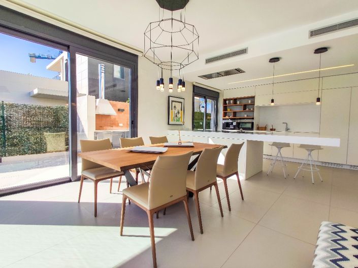 Image No.10-4 Bed Villa for sale