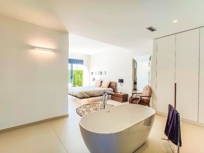 Image No.17-4 Bed Villa for sale