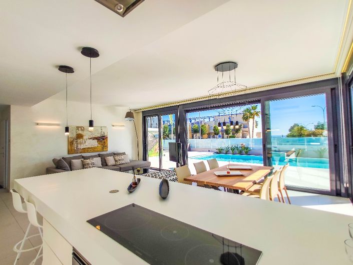 Image No.3-4 Bed Villa for sale