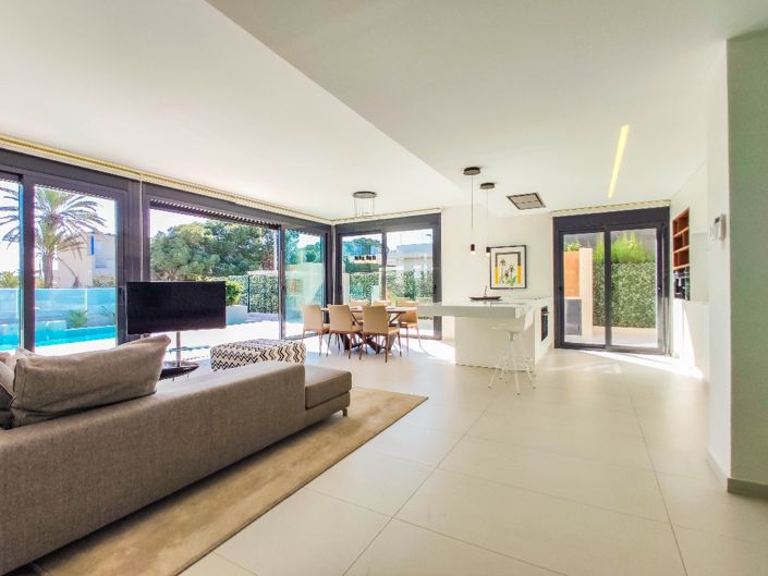 Image No.7-4 Bed Villa for sale