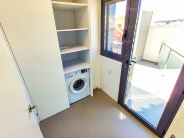 45f8545be400d49646387a389371f373