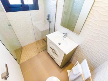 0652b111d5bc0cfc981f03226783f57f