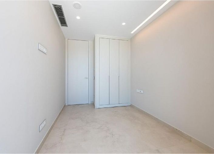 Image No.14-3 Bed Apartment for sale