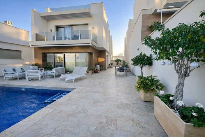 Image No.3-3 Bed Villa for sale