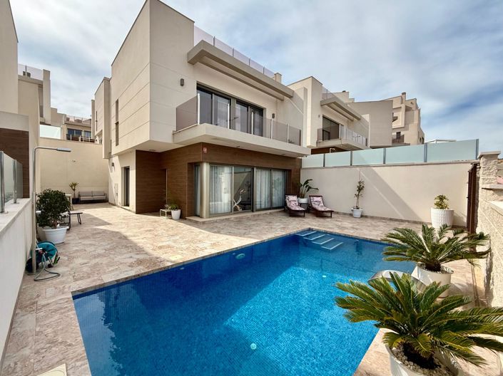 Image No.3-3 Bed Villa for sale