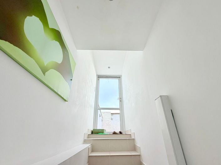 Image No.11-2 Bed Property for sale