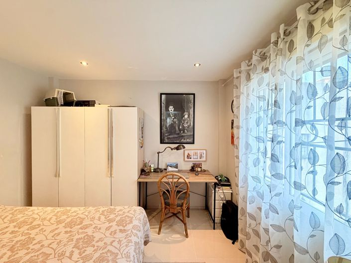 Image No.13-2 Bed Property for sale