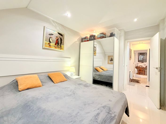 Image No.21-2 Bed Property for sale