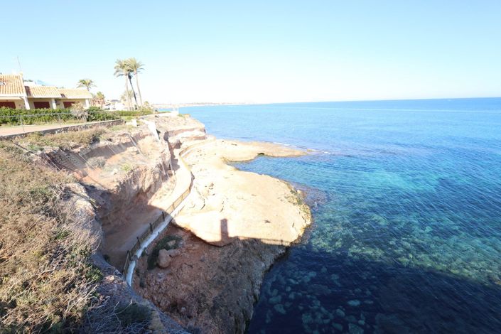 Image No.8-6 Bed Villa for sale