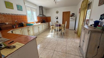 2563f0b240a1470c468c380c4ee28b01