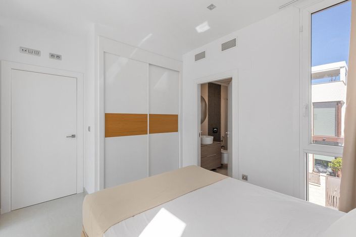 Image No.20-3 Bed Villa for sale