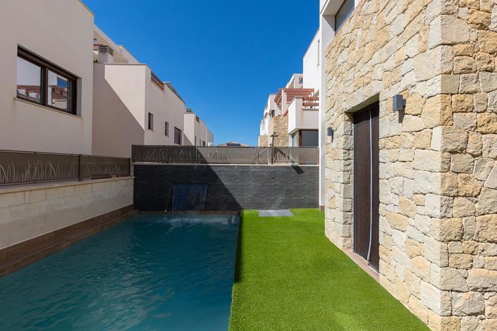 Image No.27-3 Bed Villa for sale