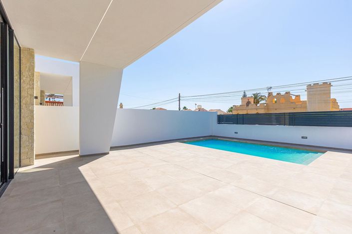 Image No.10-3 Bed Villa for sale