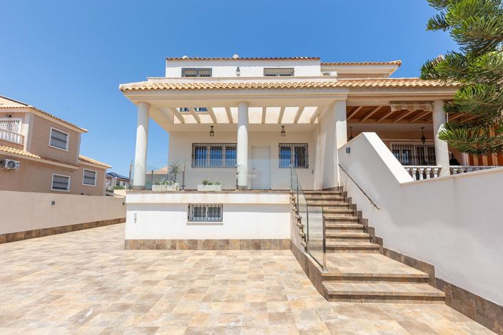 Image No.4-4 Bed Villa for sale