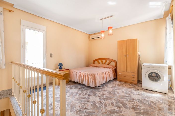 Image No.24-4 Bed Duplex for sale