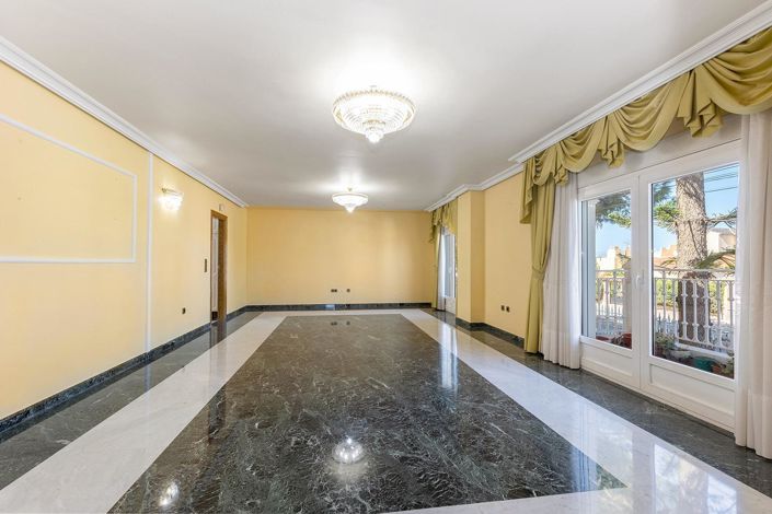 Image No.11-5 Bed Villa for sale