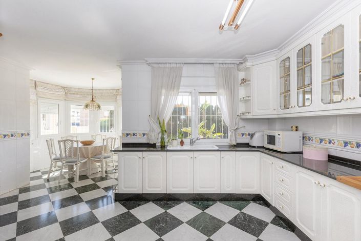 Image No.14-5 Bed Villa for sale