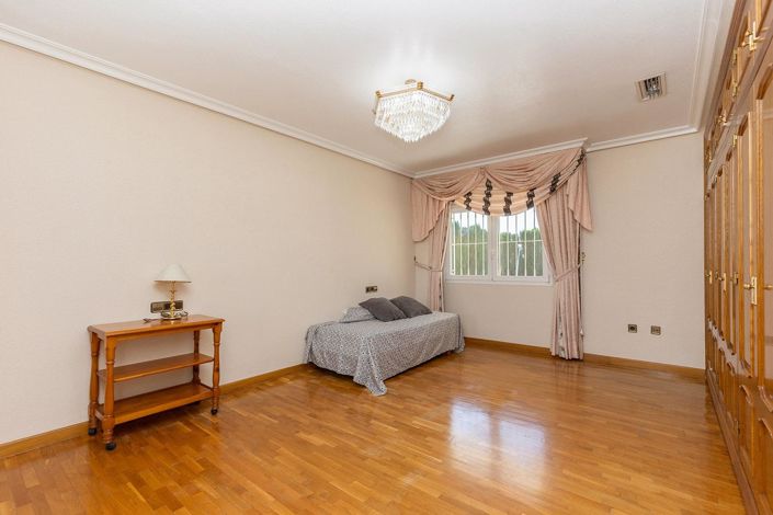 Image No.24-5 Bed Villa for sale