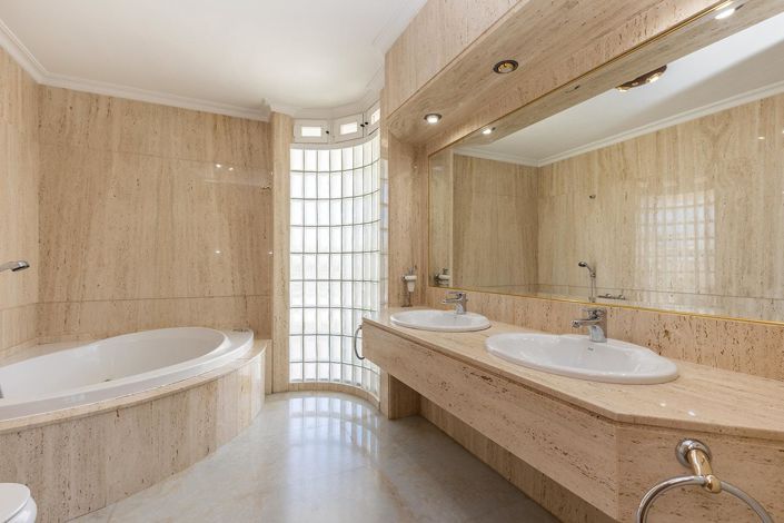 Image No.25-5 Bed Villa for sale