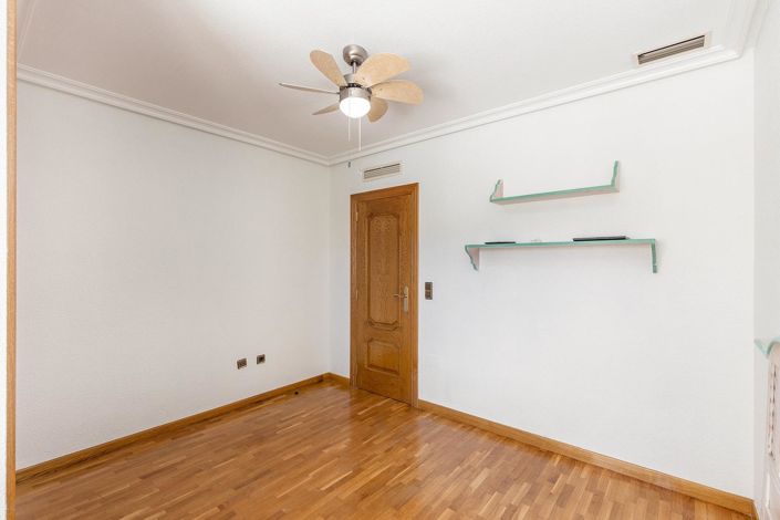 Image No.30-5 Bed Villa for sale
