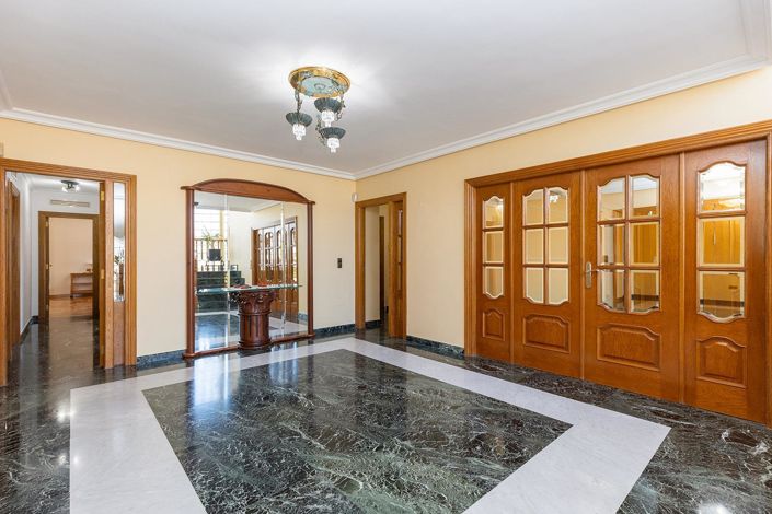 Image No.8-5 Bed Villa for sale