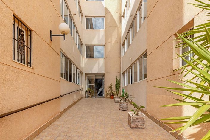 Image No.20-2 Bed Apartment for sale