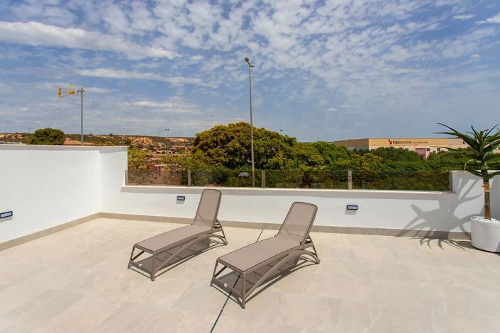 Image No.6-3 Bed Villa for sale