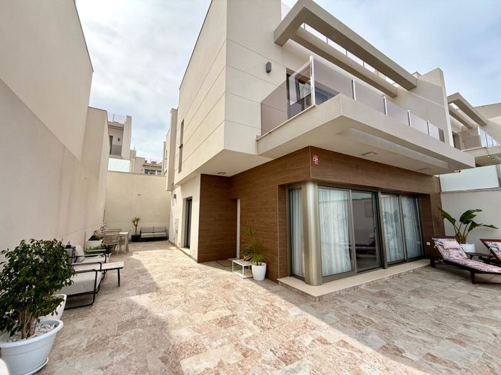 Image No.4-3 Bed Villa for sale