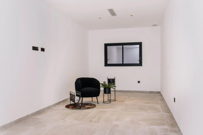 Image No.10-4 Bed Villa for sale