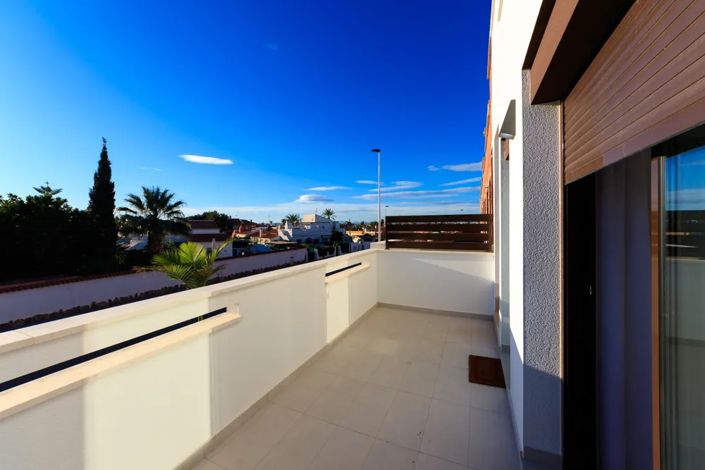 Image No.3-3 Bed Townhouse for sale