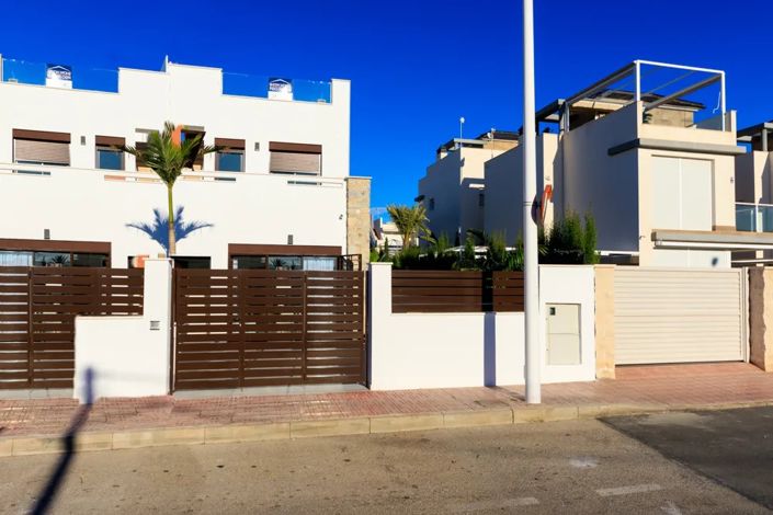 Image No.21-3 Bed Townhouse for sale