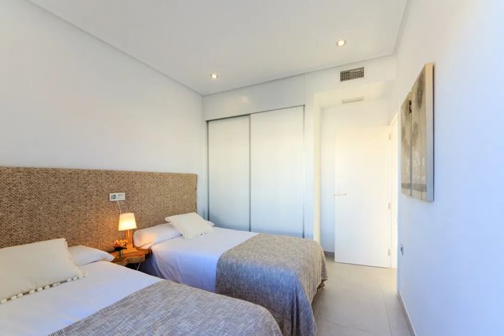 Image No.8-3 Bed Townhouse for sale
