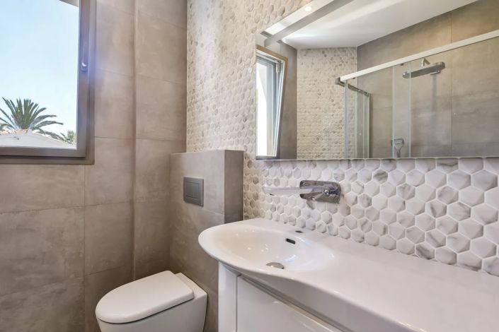 Image No.3-6 Bed Villa for sale