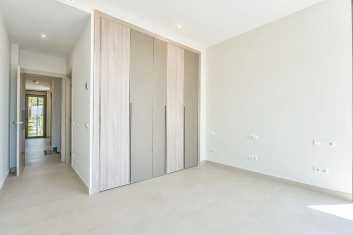 Image No.5-6 Bed Villa for sale