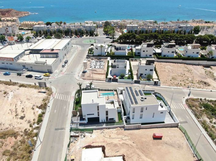 Image No.9-4 Bed Villa for sale