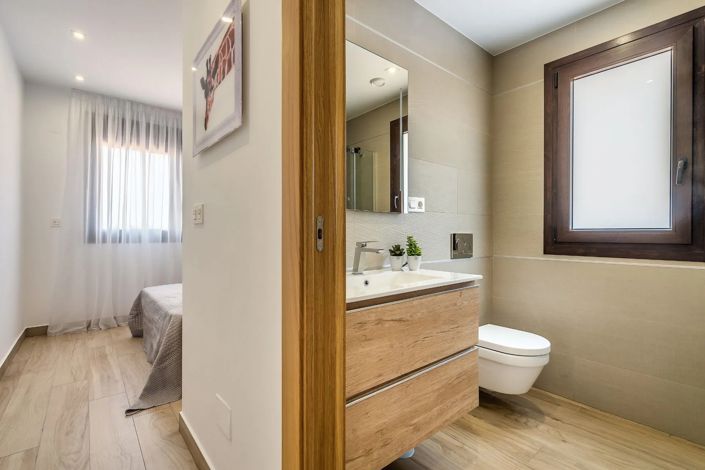 Image No.17-2 Bed Townhouse for sale