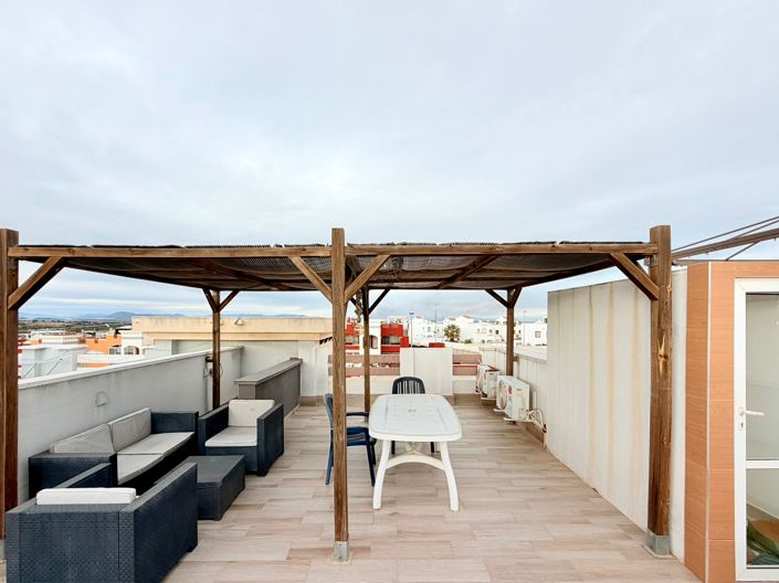 Image No.25-2 Bed Townhouse for sale