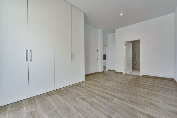 Image No.12-7 Bed Villa for sale