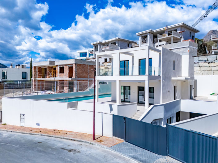 Image No.20-7 Bed Villa for sale