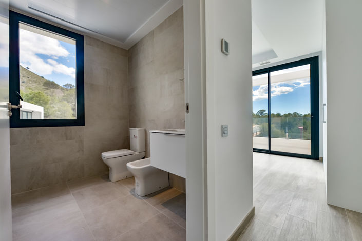 Image No.5-7 Bed Villa for sale