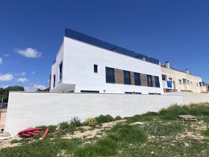 Image No.12-2 Bed Townhouse for sale