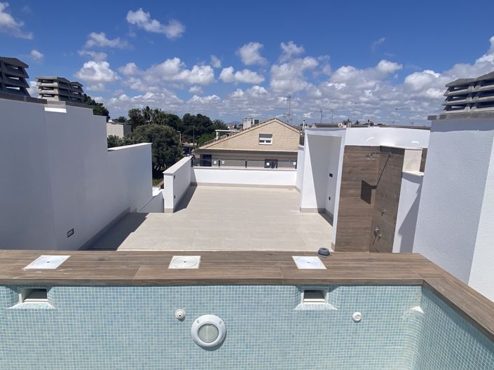 Image No.15-2 Bed Townhouse for sale