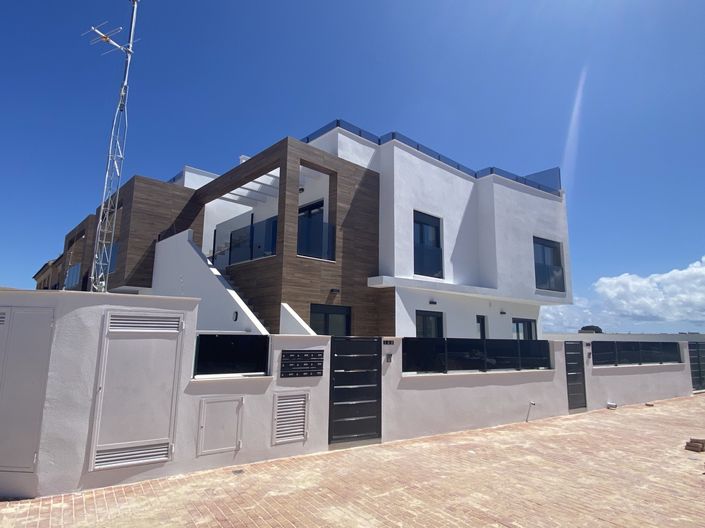 Image No.9-2 Bed Townhouse for sale