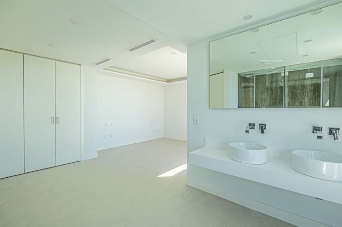 Image No.29-4 Bed Villa for sale