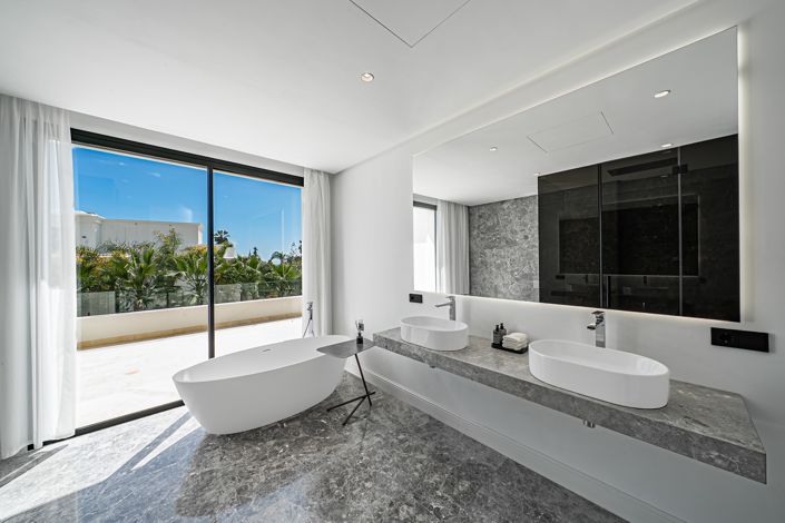 Image No.15-6 Bed Villa for sale