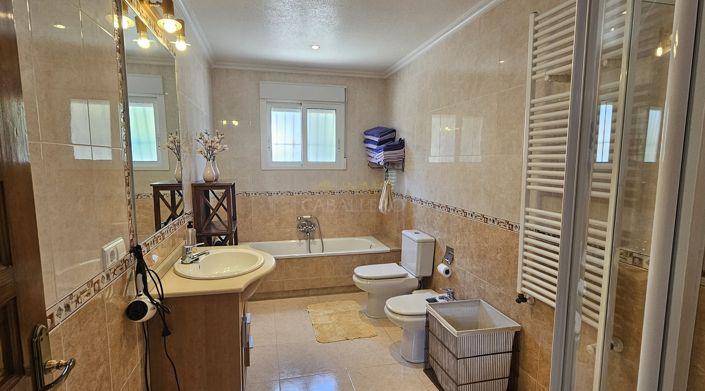 Image No.42-5 Bed Villa for sale